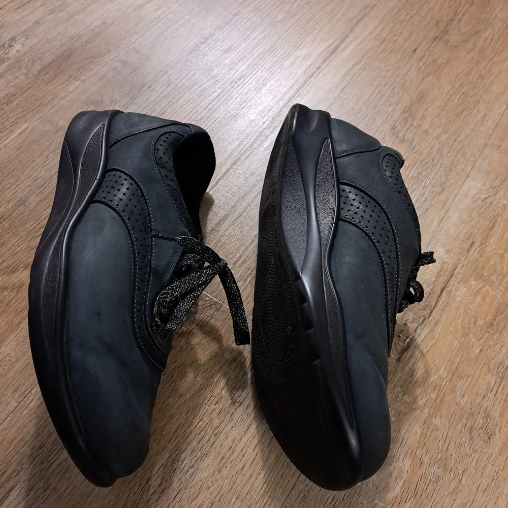 SAS suede leather